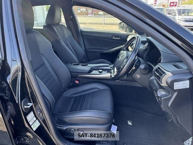 Lexus IS 2017-02 8245720-8