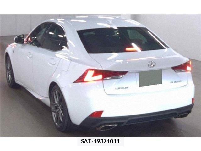 Lexus IS 2017-07 761512-1