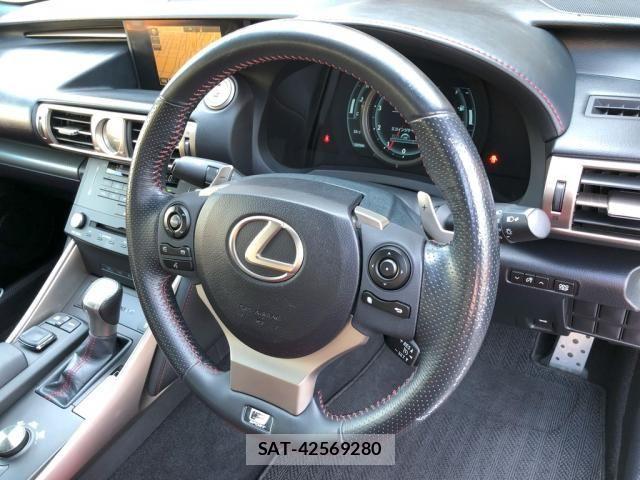 Lexus IS 2015-08 1092409-7