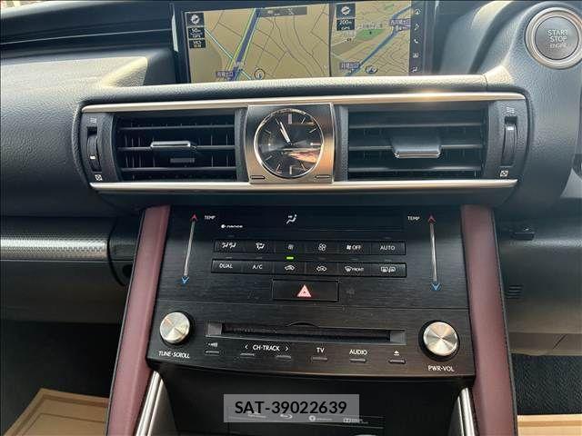 Lexus IS 2017-03 1354708-9