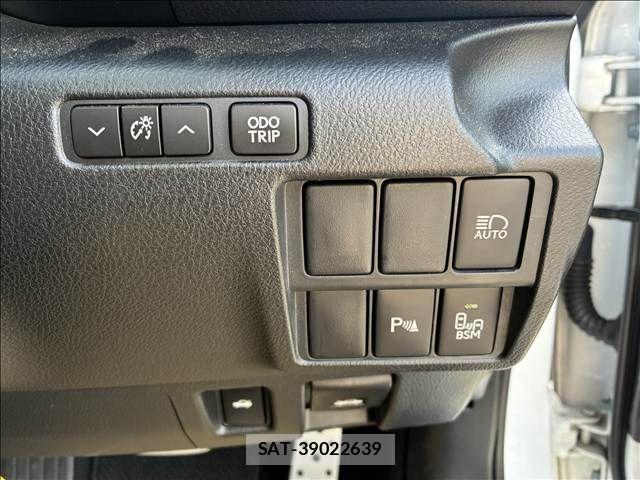 Lexus IS 2017-03 1354708-11