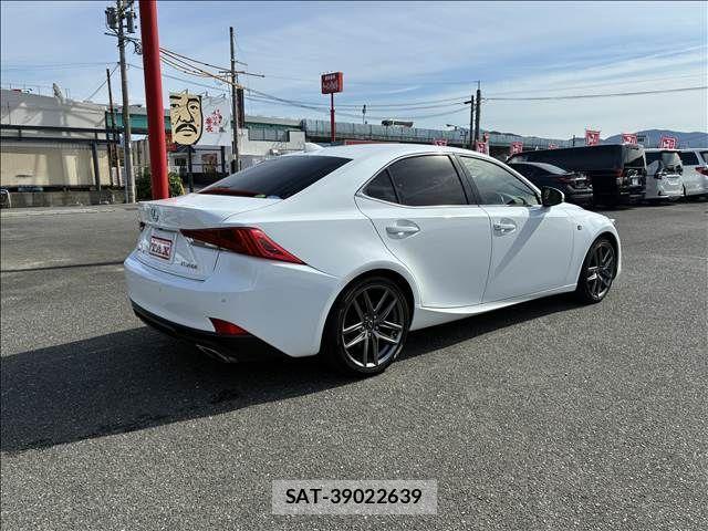 Lexus IS 2017-03 1354708-13