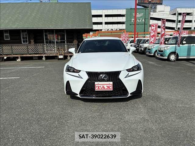 Lexus IS 2017-03 1354708-16