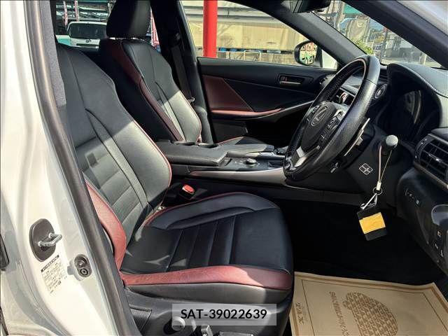 Lexus IS 2017-03 1354708-3