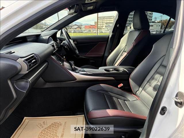Lexus IS 2017-03 1354708-4