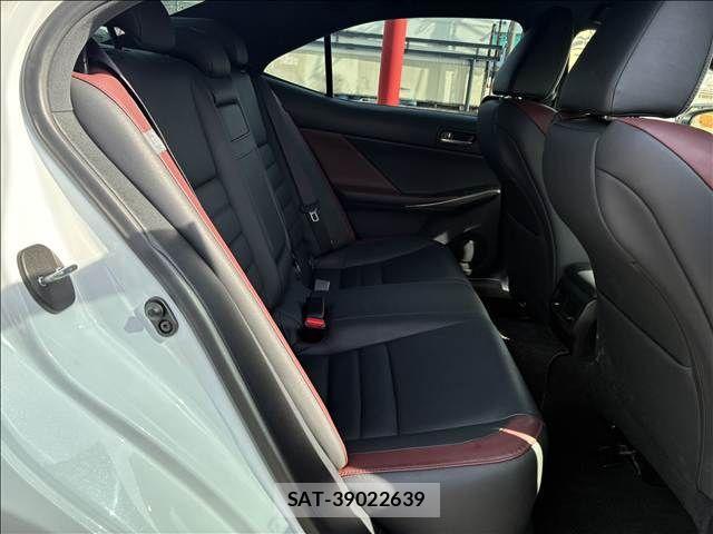 Lexus IS 2017-03 1354708-5