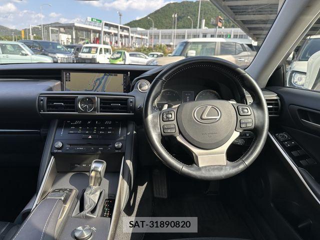 Lexus IS 2016-12 1381040-12