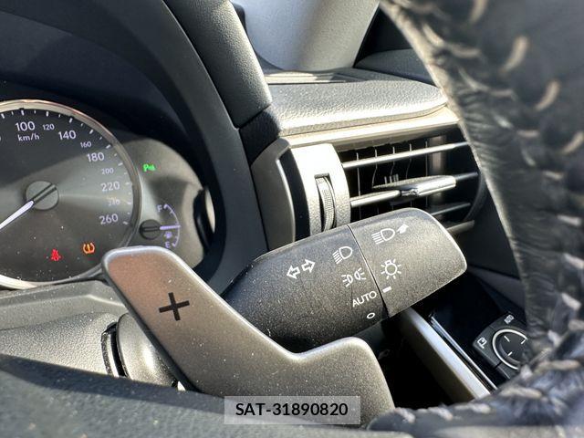 Lexus IS 2016-12 1381040-16