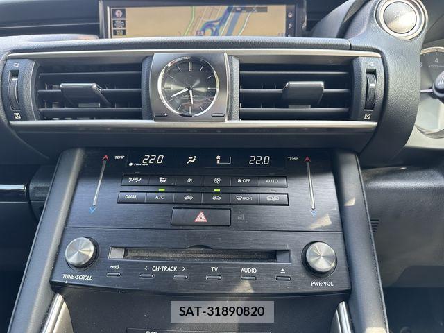 Lexus IS 2016-12 1381040-18