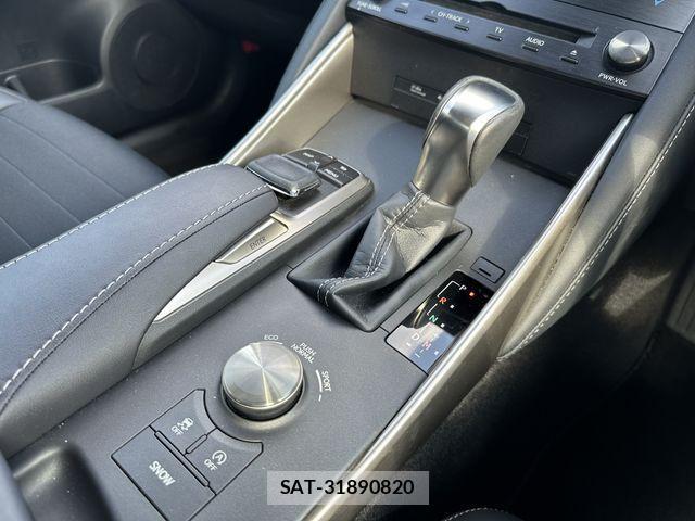 Lexus IS 2016-12 1381040-19