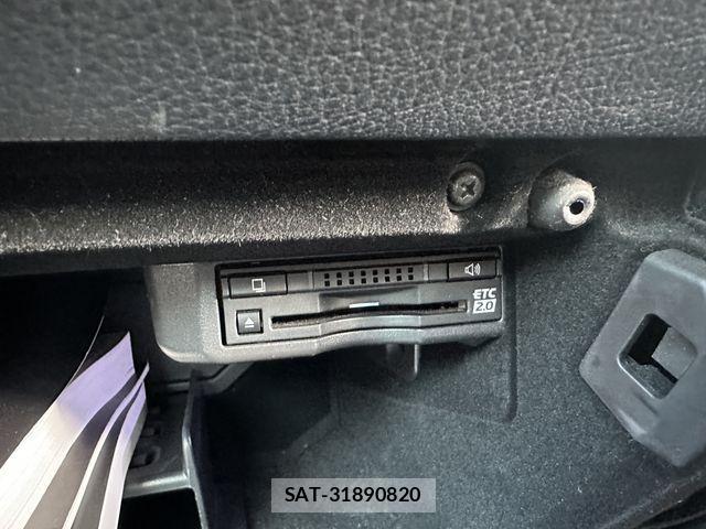 Lexus IS 2016-12 1381040-26