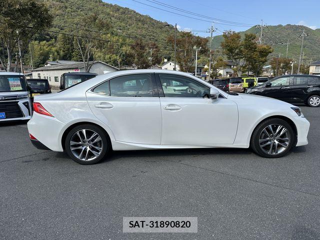 Lexus IS 2016-12 1381040-3