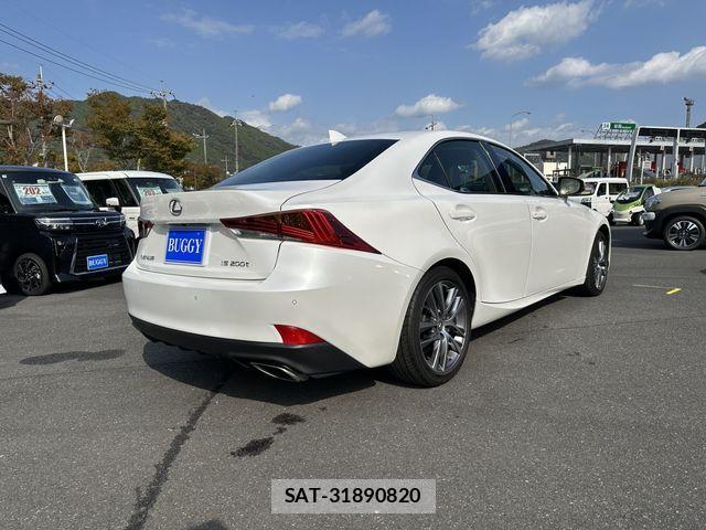 Lexus IS 2016-12 1381040-4