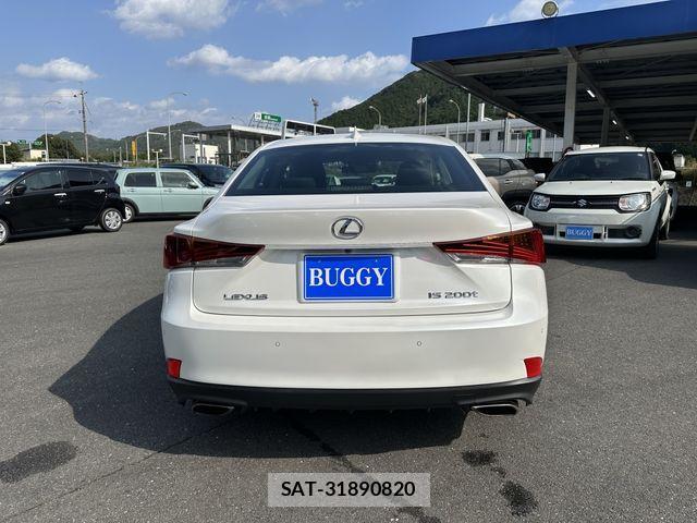 Lexus IS 2016-12 1381040-5