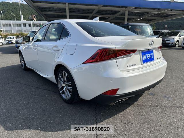 Lexus IS 2016-12 1381040-6