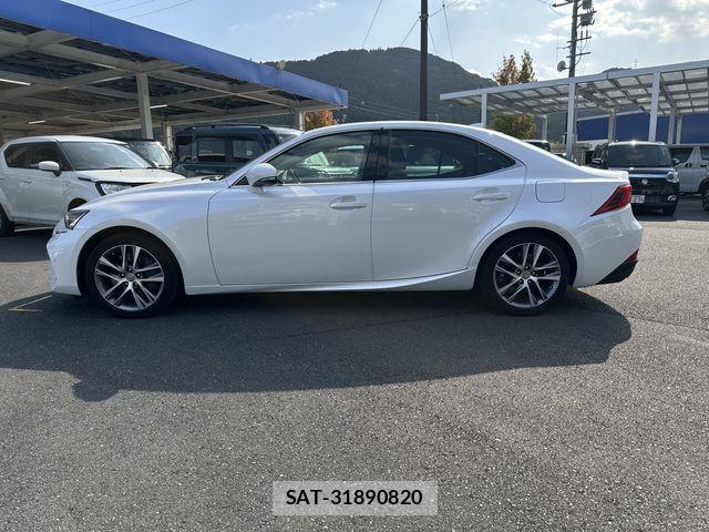 Lexus IS 2016-12 1381040-7
