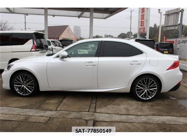 Lexus IS 2016-12 2081746-10