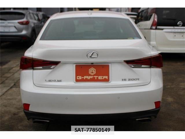 Lexus IS 2016-12 2081746-12