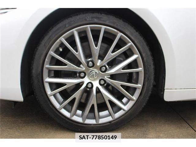 Lexus IS 2016-12 2081746-18