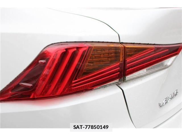 Lexus IS 2016-12 2081746-21