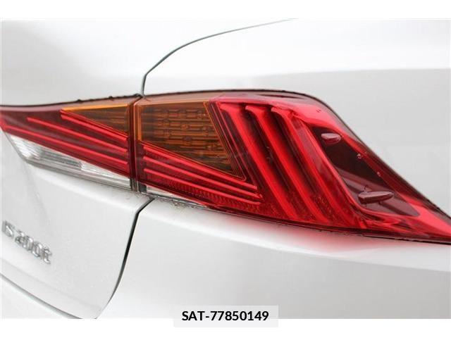 Lexus IS 2016-12 2081746-22