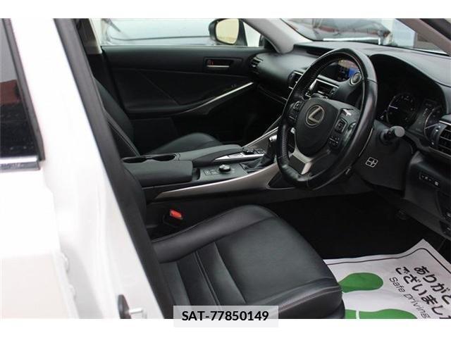 Lexus IS 2016-12 2081746-23