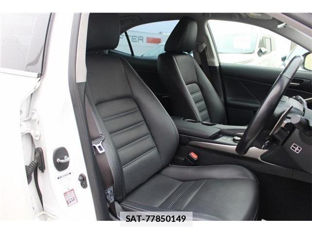 Lexus IS 2016-12 2081746-24
