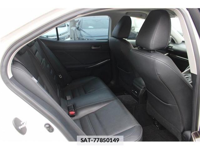 Lexus IS 2016-12 2081746-25