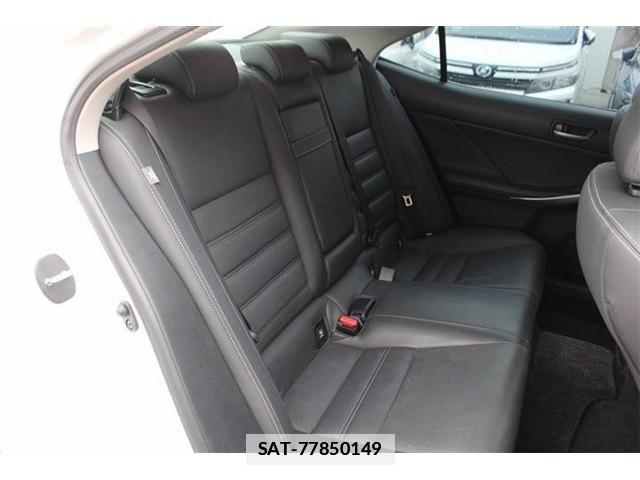 Lexus IS 2016-12 2081746-26