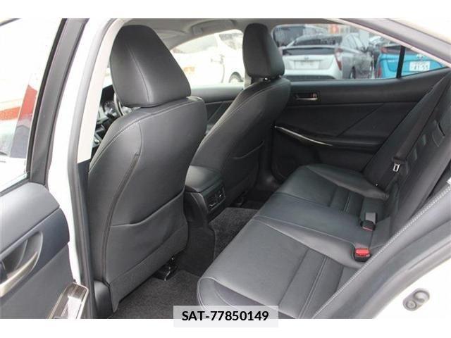 Lexus IS 2016-12 2081746-27