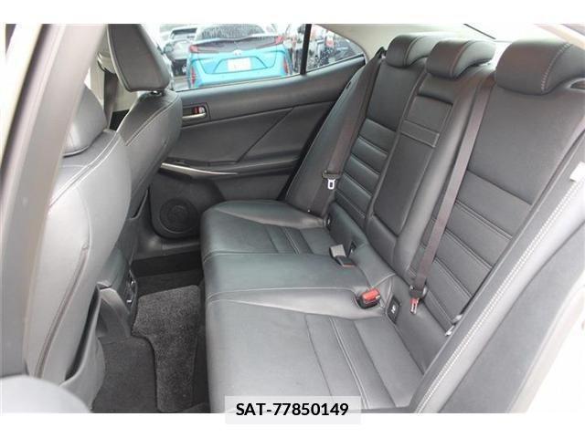 Lexus IS 2016-12 2081746-28