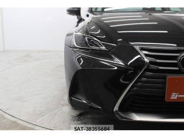Lexus IS 2017-02 3377765-10