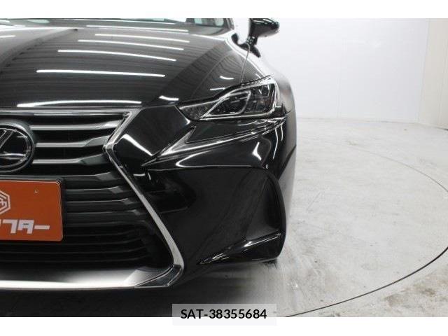 Lexus IS 2017-02 3377765-12