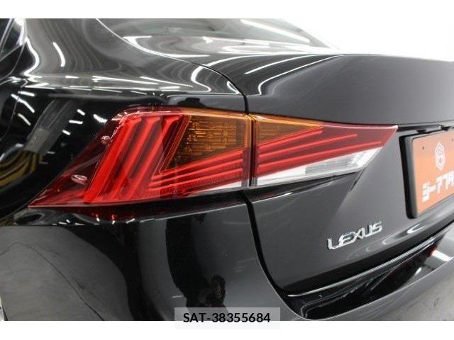 Lexus IS 2017-02 3377765-15
