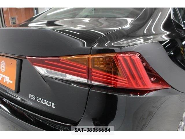 Lexus IS 2017-02 3377765-16