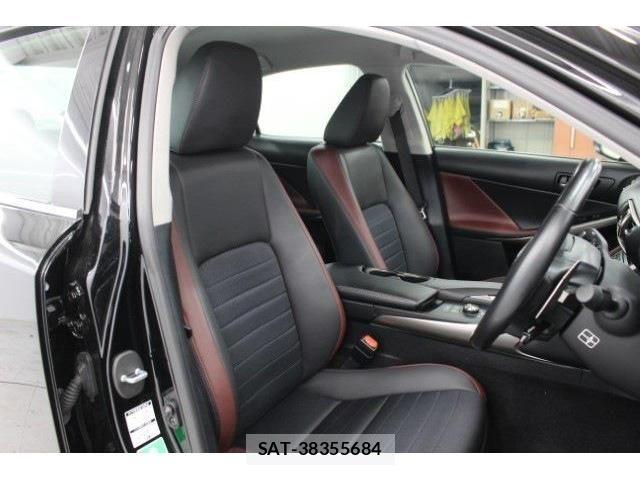 Lexus IS 2017-02 3377765-24