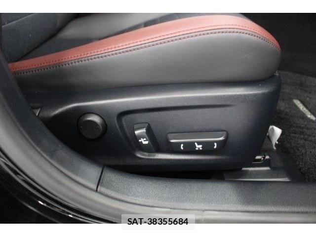 Lexus IS 2017-02 3377765-25