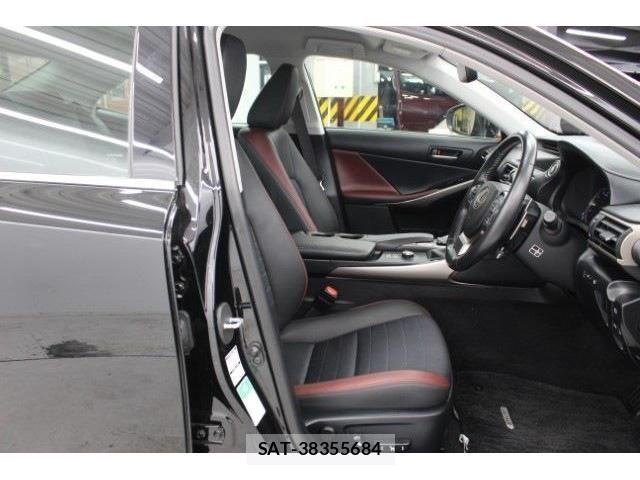Lexus IS 2017-02 3377765-26