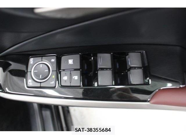 Lexus IS 2017-02 3377765-28
