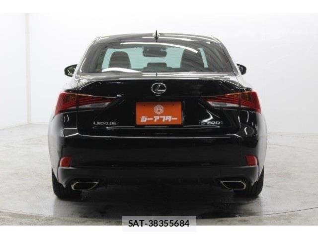 Lexus IS 2017-02 3377765-5