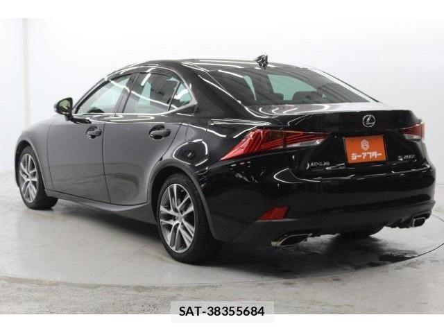 Lexus IS 2017-02 3377765-6