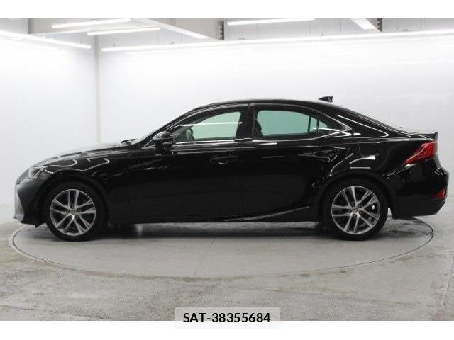 Lexus IS 2017-02 3377765-7