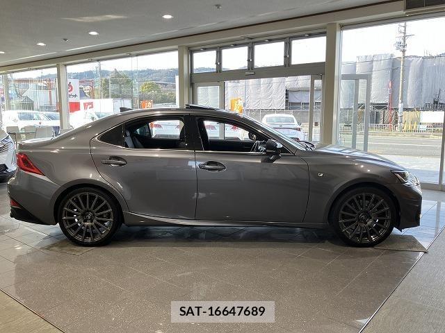 Lexus IS 2017-04 6612796-13