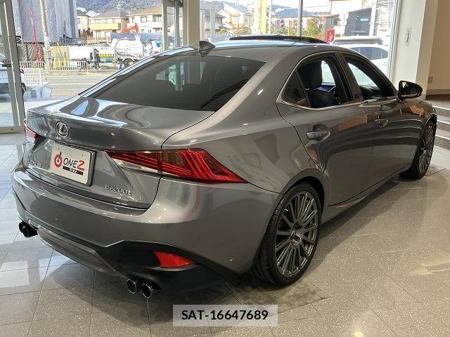 Lexus IS 2017-04 6612796-24