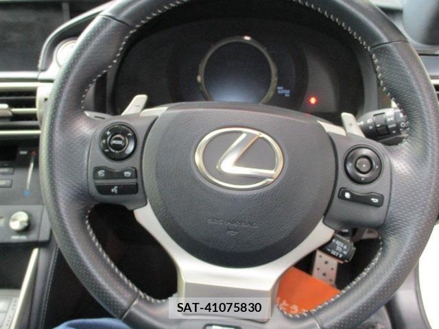 Lexus IS 2015-08 6672255-5