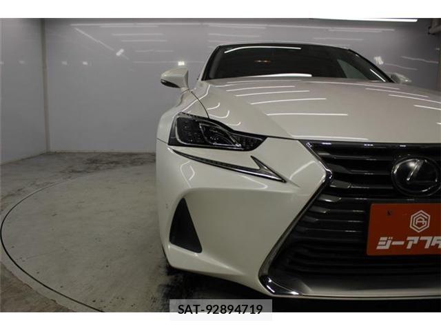 Lexus IS 2016-12 8208354-10