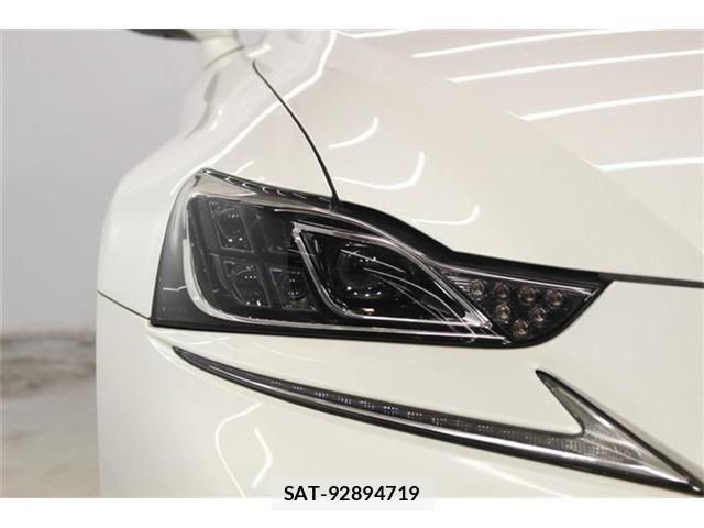 Lexus IS 2016-12 8208354-11