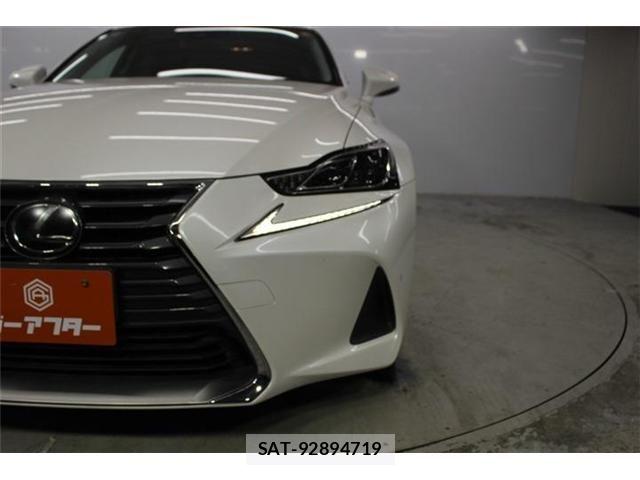 Lexus IS 2016-12 8208354-12