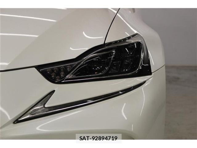 Lexus IS 2016-12 8208354-13