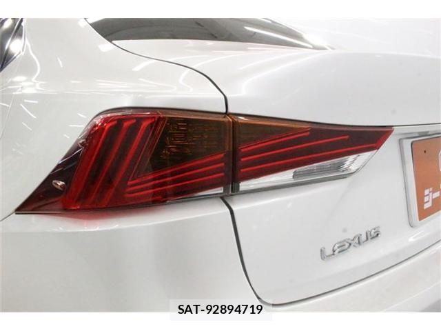 Lexus IS 2016-12 8208354-15